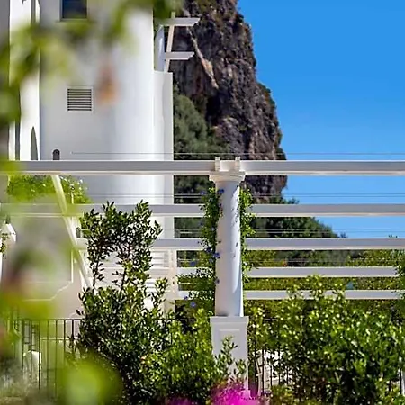 Hotel Borgo Santandrea 5*